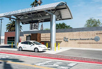 Photo.    A    fuel    cell    electric     vehicle    at     a    fueling    station    in    California.    DOE    photo